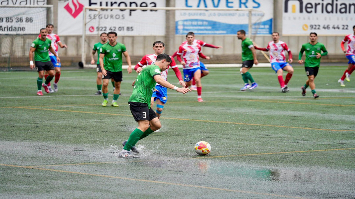 Bajo la lluvia, el Atlético Paso impone su ley ante un combativo San Bartolomé