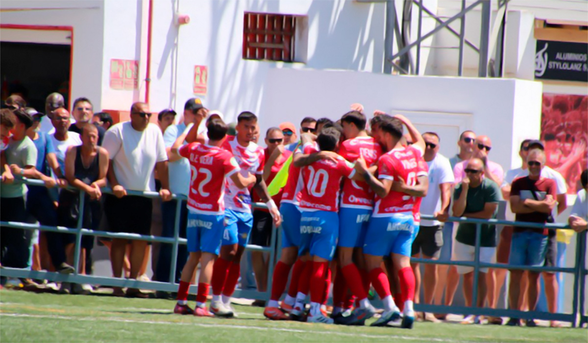 Sin dueño y sin premio, el San Bartolomé aplaza la permanencia tras perdonar en el derbi