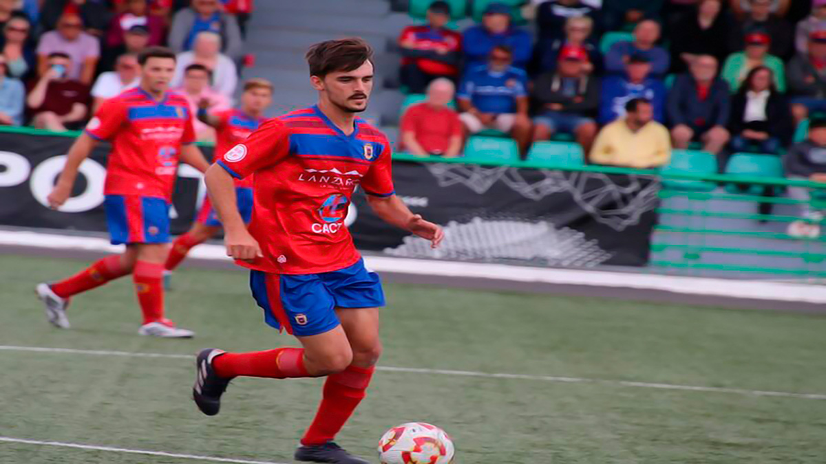 La UD Lanzarote blinda su centro del campo con la renovación de Dani González hasta 2027
