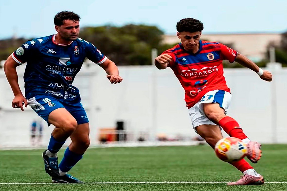 Román Diz da el salto al primer equipo y se ata a la UD Lanzarote hasta 2027
