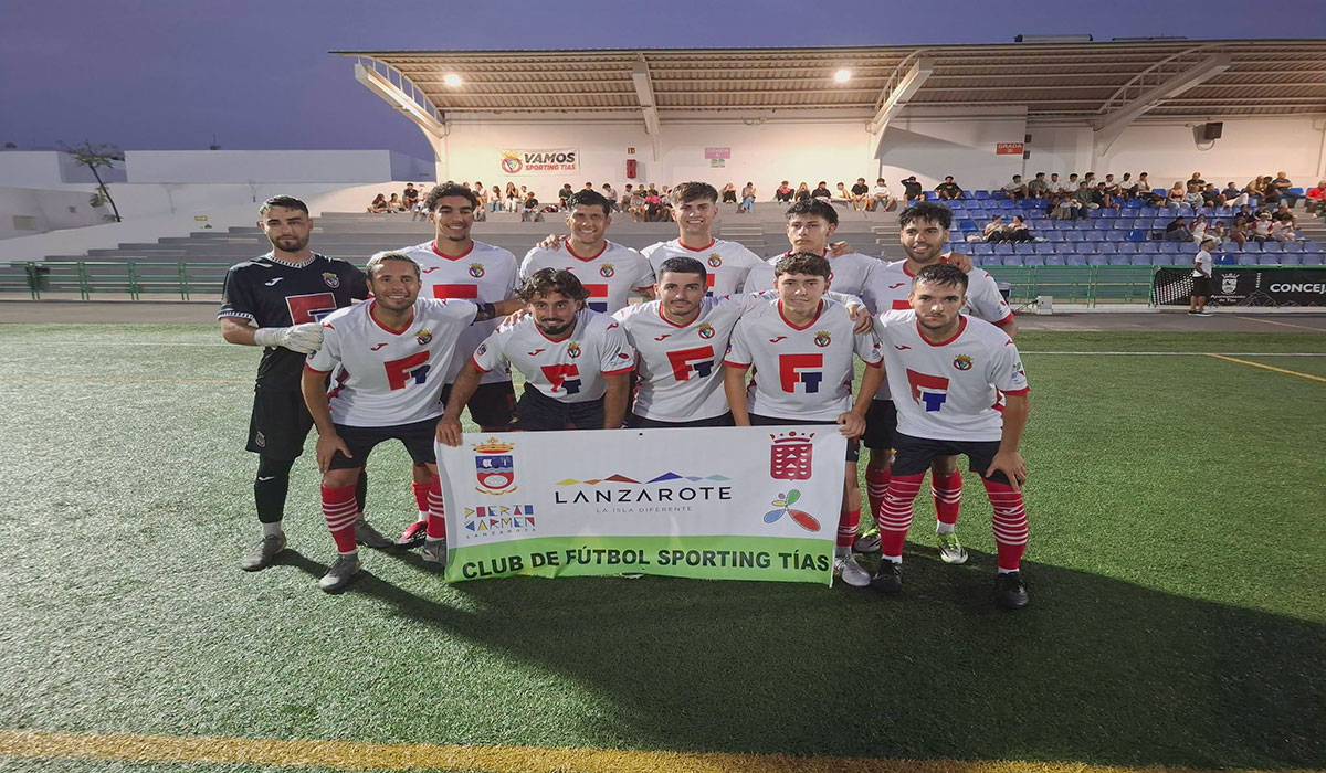 El CD Tinajo remonta en Tías y se lleva el primer derbi de la temporada